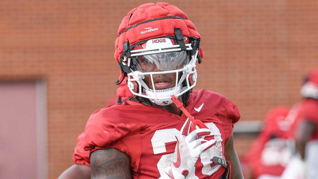 Razorbacks linebacker Jaheim Thomas